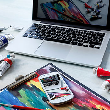 哈维踢什么位置的