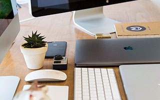 詹姆斯什么时候加盟湖人的球队 - 一手新闻