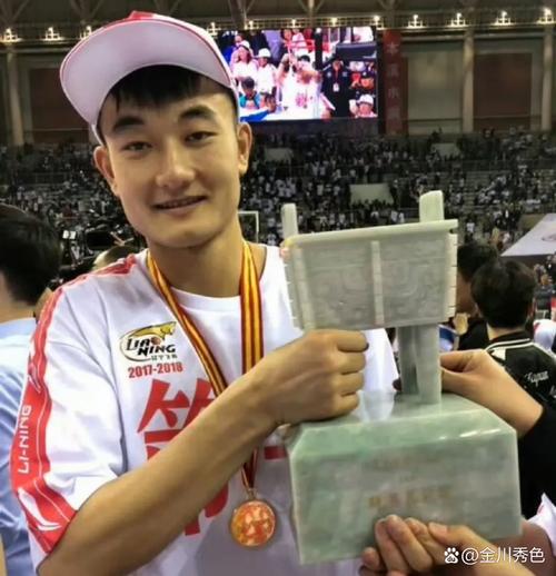 丛明晨为啥没上场