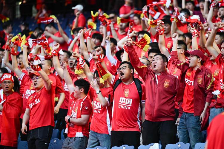 国足夺世界杯冠军回国盛况