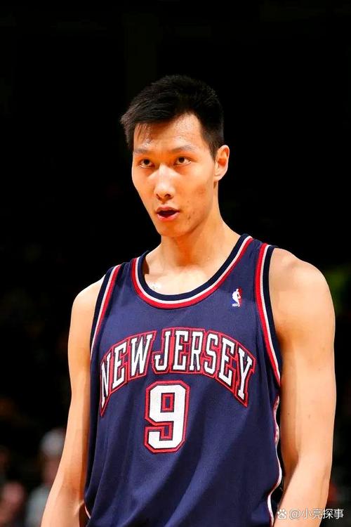 易建联为什么要脱鞋