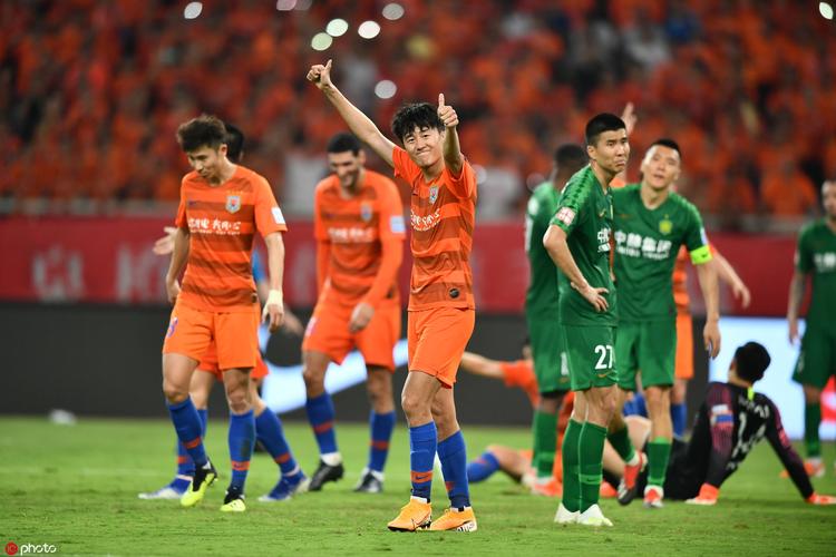 今天鲁能在哪里比赛