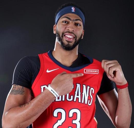 戴维斯下赛季会穿回23号球衣吗