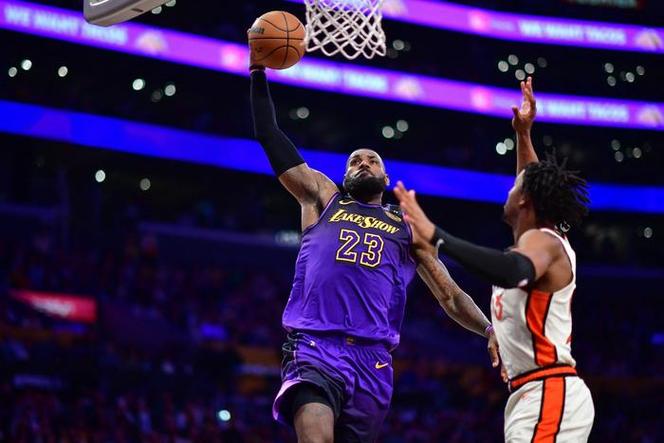 04活塞横扫湖人夺冠