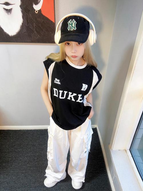 女生篮球衣穿搭