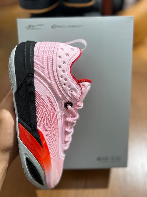 安踏高颜值的篮球鞋