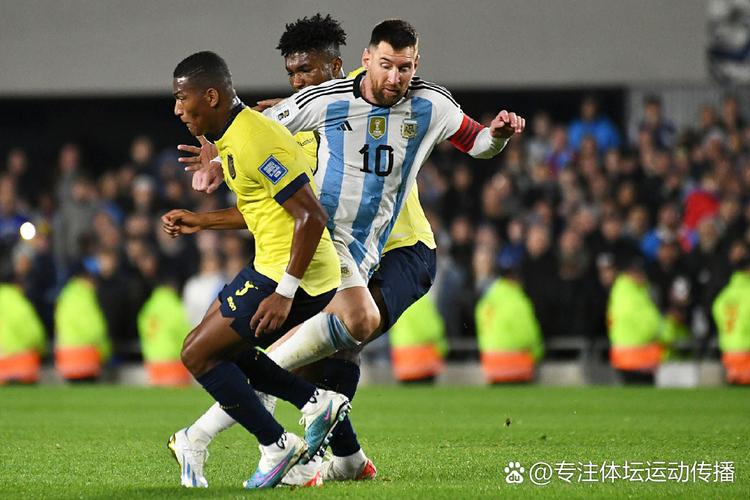 梅西对巴拉圭的任意球