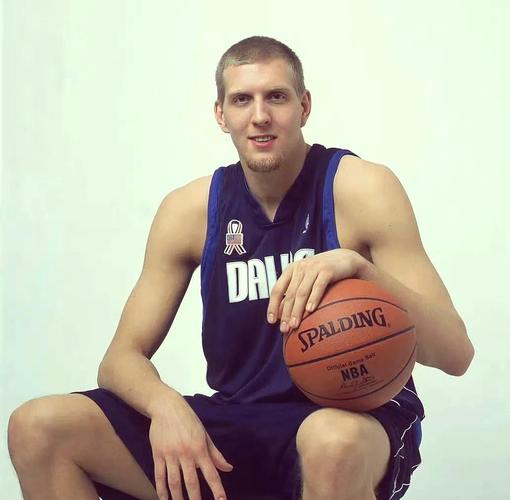 nba篮球上的人是谁