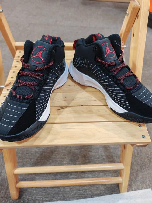 乔丹18代篮球鞋